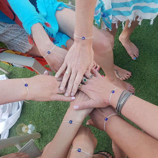 Eye thread bracelet
