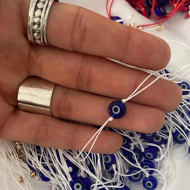 Eye thread bracelet